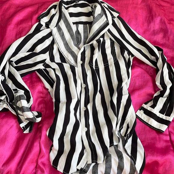 Nordstrom Tops - New Nordstrom Rack Striped Top 🖤